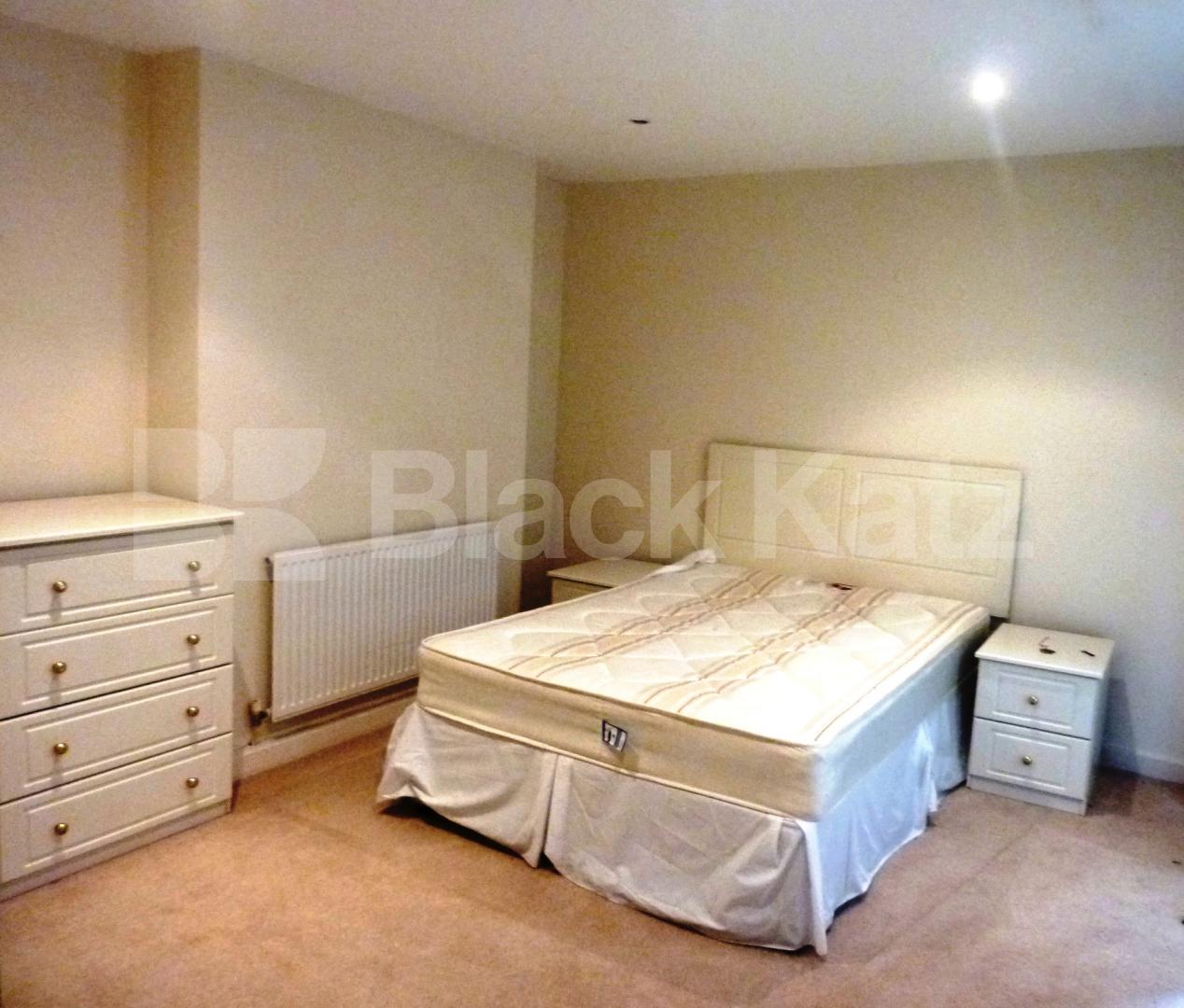 			AVAIL 15/7/16!, 4 Bedroom, 1 bath, 1 reception Flat			 St Stephens Gardens, NOTTING HILL 